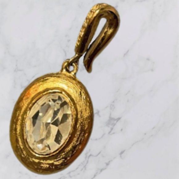 Vintage gold oval pendant, crystal 💎 center stone - Picture 16 of 16